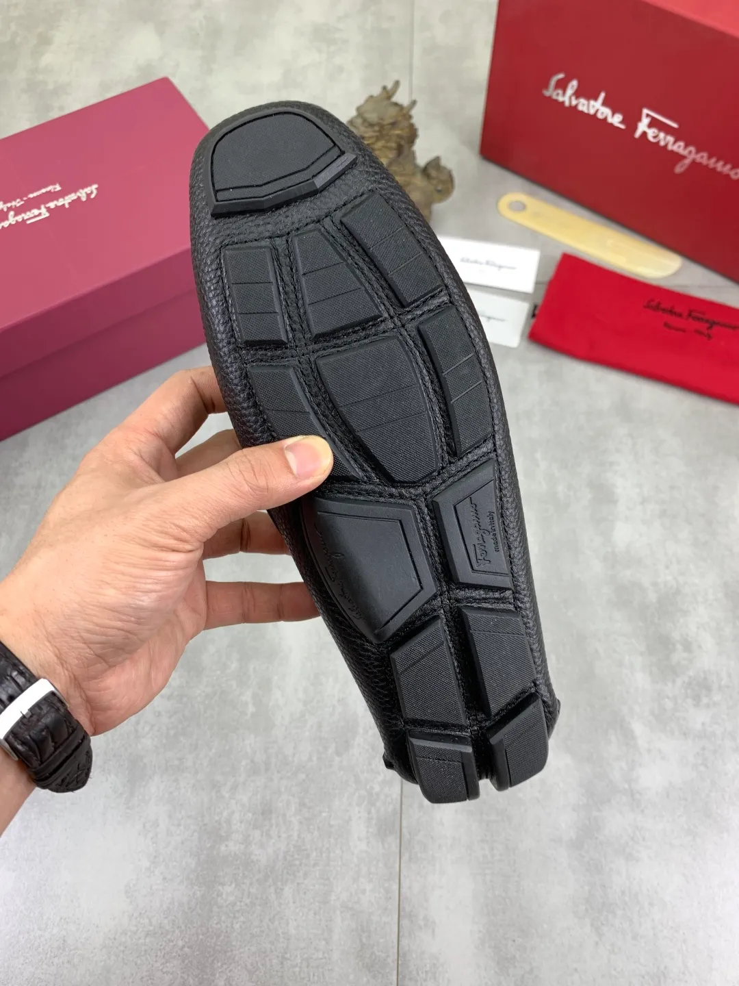 Men's shoes 💰P542 New model, high quality [Ferragamo/Ferragamo] Latest lazy slip-on shoes Original imported calfskin, imported cowhide lining + original luxury metal buckle + original combination outsole Comparison without pressure Code number: 38-45